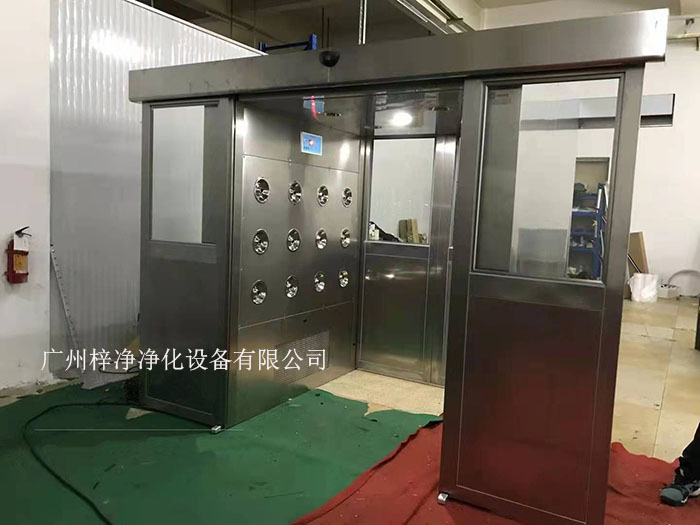 貨淋室是人員和貨物進(jìn)入潔凈室所必需的通道，它可以減少貨物進(jìn)出潔凈室所帶來(lái)的污染問題。