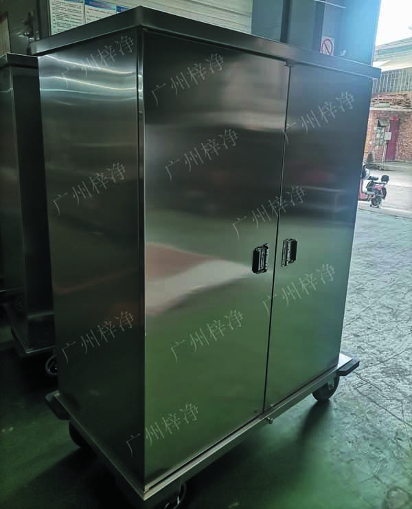 一次性物品電動轉(zhuǎn)運車采用304拉絲不銹鋼板面板厚度：≥1.2mm,表面作拉絲亞光處理。