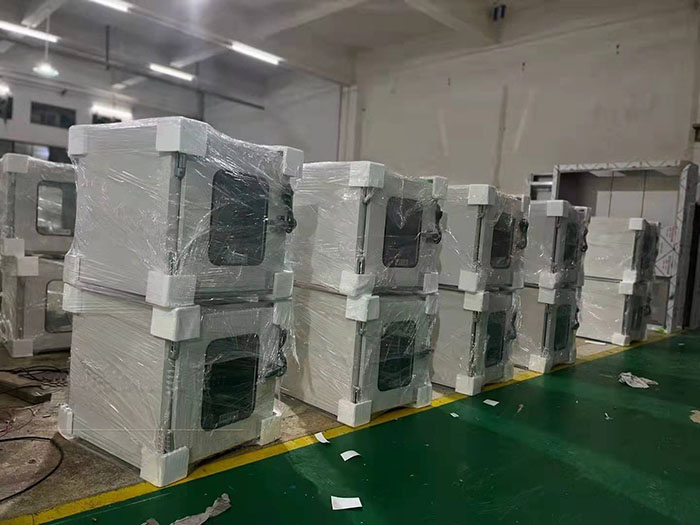 凈化車間傳遞窗成為不可或缺的設(shè)備。